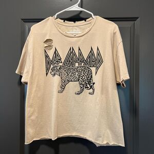 Def Leppard tee boxy distressed tee Size women's L